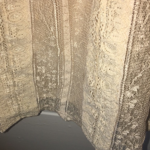 Cream lined lace sleeveless top - Picture 3 of 4